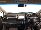 【前方視界】開放的な前方視界!運転がしやすく疲れにくいです♪窓が大きく、見通しがとっても良いおクルマですよ♪