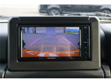 バックモニター付ですので、車庫入れも駐車もラクラクです。