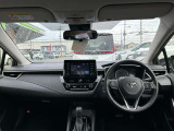 スポティーなデザインのインパネ周りです。全方位で視界が広く、見晴らしも良いので運転しやすいですよ(^_-)-☆