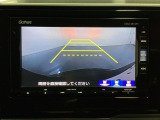 バックでの車庫入れも安心です! リアカメラが付いているバックモニター付のナビを装備しております。操作線もついており距離感も画面から確認できます。