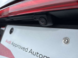 ●リアビューカメラ『入車経路を算出し、ガイドラインと補助線をディスプレイに表示します。同時にバンパーに内蔵のセンサーが障害物を感知し音で注意を促します。後方の死角も安心していただけます。』