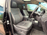 運転席シート廻りは使用感も少なく、良好な状態となっています。丁寧に使われていたことがよくわかりますね。