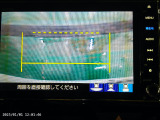 バックカメラの画像です。ガイドラインがスムースな車庫入れをサポートいたします。車庫入れの安心感がアップしますね。