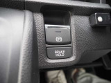 停車時にも足に負担のかからないブレーキホールド機能付き!