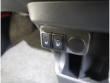 運転席・助手席シートヒーター装備☆ボタンを押せばすぐに暖かくなるので、寒い日に重宝します◎