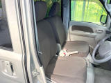 運転席シート廻りは使用感も少なく、良好な状態となっています。前オーナー様が丁寧に使っていたことがよくわかりますね。