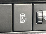 【パワースライドドア】スマートキーや運転席のスイッチでスライドドアの開閉が可能♪電動だから力を入れてドアを開ける必要が無く、小さいお子様でも、重い荷物を持っている時もラクに開け閉めできます♪