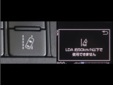 レーンディパーチャーアラートとは車線、又は走路からの逸脱の可能性をブザーにて警告します。