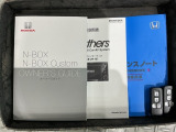 スマートキーは鍵をバッグに入れたままでもドアロックの開閉やエンジンのON・OFFができます。夜間や雨の日も鍵を探さなくて良いので便利です。