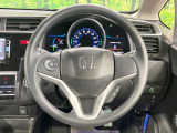 インテリアに合わせたデザインのステアリングは、運転される方のことも考え、運転しやすい形状、大きさです。是非一度、実際に触ってお確かめください。
