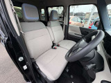 ロングドライブでも疲れにくいゼログラビティシートが付いています!さらに快適パックの付いたお車ですので、シートに撥水加工をしています!助手席シートバック部にはUSB充電ソケットまで付いています!!