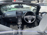 シンプルで使いやすいコクピット。視界性もよく運転しやすいですよ。スイッチ類も使いやすい場所に配置されています。