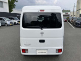 後部座席はプライバシーガラスとなっています。座っている人や置いてある荷物が見えにくくなっているのでプライバシーの確保が出来ます。ぜひ見て確認してみて下さい