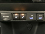 前席のシートヒーターのスイッチとHDMI・USBソケットです。