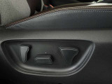パワーシート搭載。微妙な調整が手軽にでき、ピッタリのポジションで運転することが可能です。