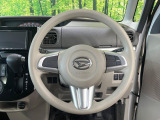 インテリアに合わせたデザインのステアリングは、運転される方のことも考え、運転しやすい形状、大きさです。是非一度、実際に触ってお確かめください。