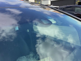 ミリ波レーダーと単眼カメラ。精度の高い検知機能で、安全運転を支援する先進のシステムです。