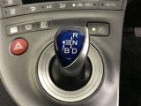 EVドライブモードで、エンジン音や排気ガスを気にすることなく走れます。早朝・深夜や屋内の駐車場などで重宝しますよ♪