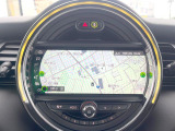 ●純正ナビ:一体感のあるナビは、高級感ある車内を演出してくれます。オーディオ機能も充実しておりますので、運転もより楽しめます♪