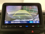 バックモニター付きで、車庫入れやバック時の後方確認をサポート。