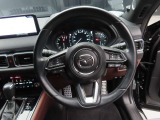 運転席にお座りになった際のイメージです。視界やシートの座り心地にポジション、各装備へのアクセスのしやすさ等、実際に触れてお確かめください。