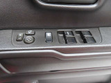 運転席のパワーウインドースイッチ部です。よく触れる場所だからこそ、使用状態があらわれますよね。ぜひこうした所もチェックしてください。