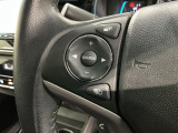 ステアリングにオーディオ操作スイッチが付いています。オーディオ画面に直接タッチしなくても操作が出来ますので、運転に集中できます。