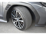 タイヤサイズは245/40R18です