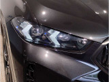 BMWの伝統の丸目4灯ヘッドライトでございます。LEDライトで視認性もよく明るく安全性の向上につながります。