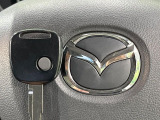 【キーレス】少し離れた場所からでもボタン一つでドアの開錠・施錠ができるのでとっても便利!ドアの鍵穴周りに傷をつけることもありません♪