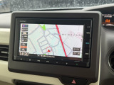 インテリアに馴染む純正ナビがついております。Honda自慢のインターナビは渋滞情報だけでなく天気情報、災害情報、安否情報など多彩な情報をご提供するHonda独自の「通信型ナビ」となっております。