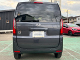 バック時目視しにくいクルマの周囲をカメラで映し出し、安全・安心駐車をサポート♪バックの苦手な方も後ろがハッキリ見えるので安心ですよ♪