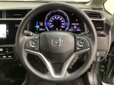 ハンドルにHondaセンシング系のクルーズコントロールやレーンキープアシストなどのスイッチと、オーディオの操作スイッチが装備されています。ハンドルから手を離さず安全に操作できます。