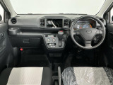 【インパネ】運転のしやすさを最優先に設計された見晴らしの良いフロントビュー。車両間隔が掴みやすく狭い道でも安心♪「安全」と「品質」を最優先に、安心してお乗りいただけるクルマを提供いたします。