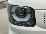 LEDヘッドライトは、点灯の瞬間から最大光量を発揮し、突然暗くなるトンネルなどでの安定感を高めます。
