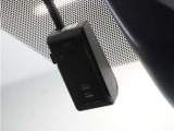 ◆ドライブレコーダー◆映像・音声などを記録する自動車用の装置です。 もしもの事故の際の記録はもちろん、旅行の際の思い出としてドライブの映像を楽しむことができます。