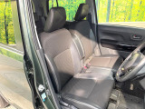 運転席シート廻りは使用感も少なく、良好な状態となっています。前オーナー様が丁寧に使っていたことがよくわかりますね。