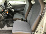 運転席・助手席もゆったり乗れます♪