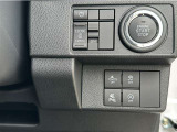 左側はパワースライドドアを装備、乗り降りも快適です。運転席からも操作可能です。
