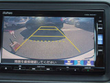 バックカメラ:後方確認がラクにできるので駐車も安心