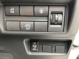 ハンドル右奥には各種設定スイッチがあります。運転者がスッと手を伸ばせば操作できので便利です。