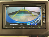 リバースギアに入れるだけで後方の表示へ切り替わります。夜間や雨の日の駐車も楽になりますよ。