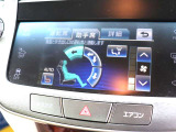 『1台』のお車に対して、3名体制で日々議論を重ね仕入れを行っております。