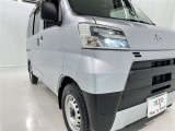 明るいライトが夜道を明るく照らしてくれます。 運転する上で、道路状況をいかに早く認識できるか重要なポイントです。 白色光が暗い道も明るく照らしてくれますよ。