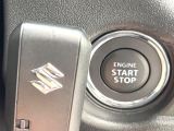 【キーレススタートシステム】カバンやポケットに入れたままでもドアの施錠・解錠が可能なスマートキーを装備。エンジンのオン・オフ時もカギを取り出す必要が無いからとっても便利です♪