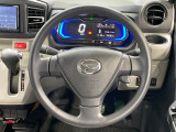 インテリアに合わせたデザインのステアリングは、運転される方のことも考え、運転しやすい形状、大きさです。是非一度、実際に触ってお確かめください。