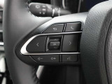 ステアリングスイッチ付き。手を離さずにさまざまな操作が可能です。