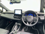 運転席まわりです。 各操作スイッチは使いやすい位置に配置されてます。