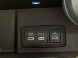 USB端子付き。最近、普及しているUSB。スマホやタブレット以外もUSB充電が増えていますよね。またスマホやメモリー媒体にお手持ちの、貴方のお気に入りの音楽を車内でも楽しめます♪