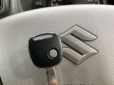 【キーレス】少し離れた場所からでもボタン一つでドアの開錠・施錠ができるのでとっても便利!ドアの鍵穴周りに傷をつけることもありません♪